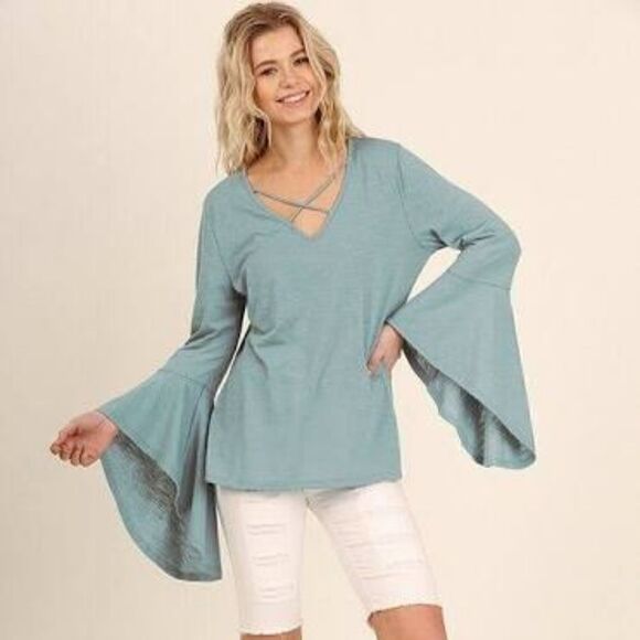 Umgee oversized bell sleeve top - Picture 1 of 8
